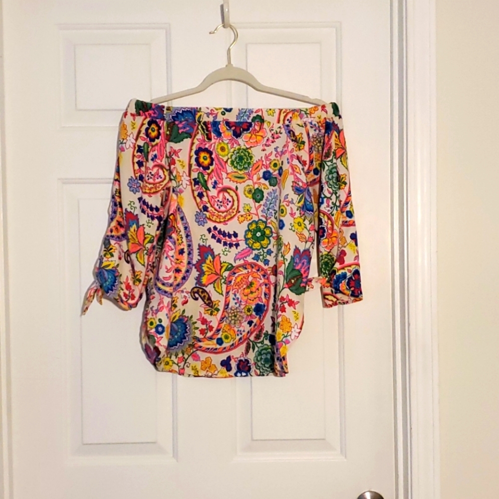 Never Worn! Bright vibrant colors.